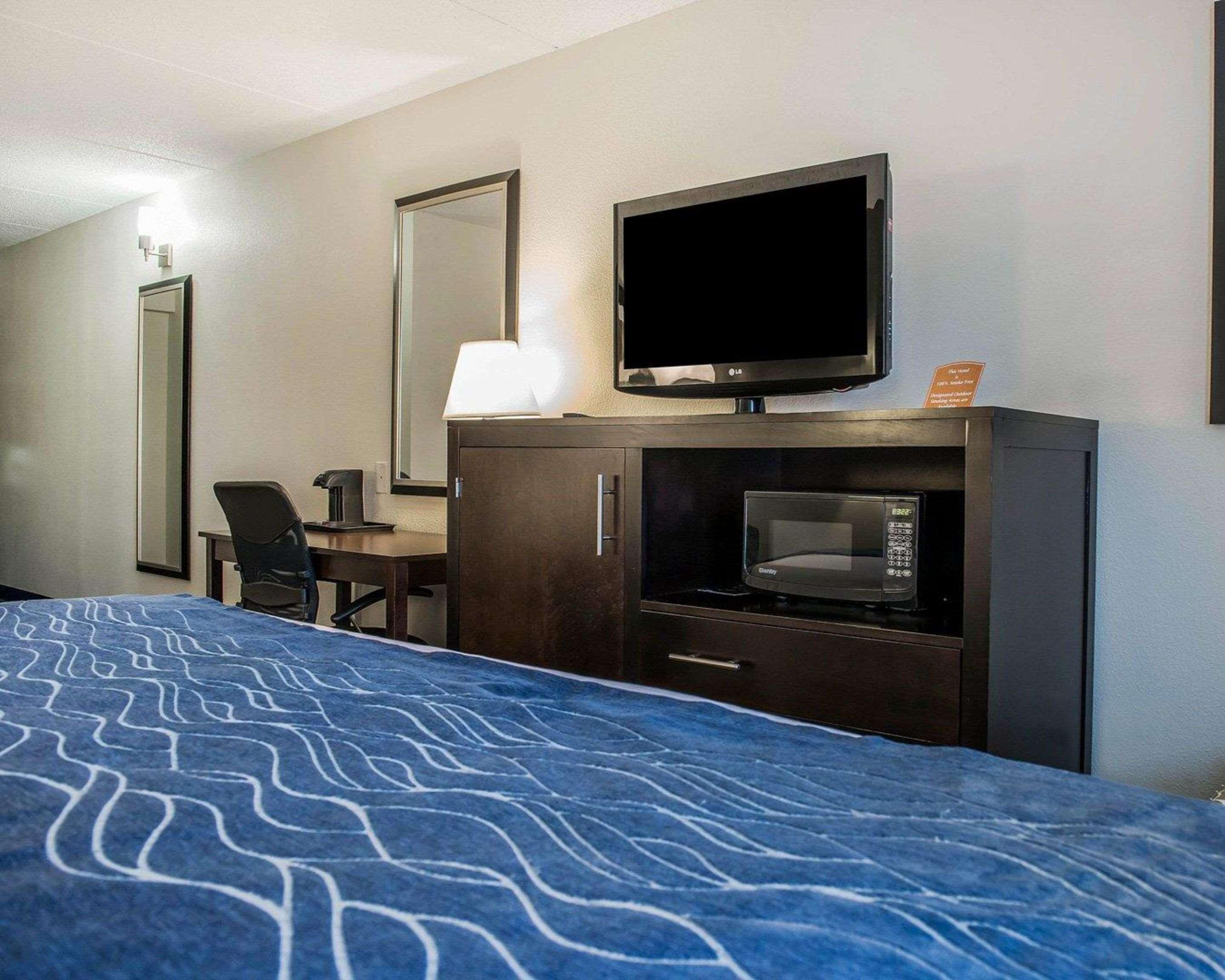 Comfort Inn & Suites Butler Exterior photo
