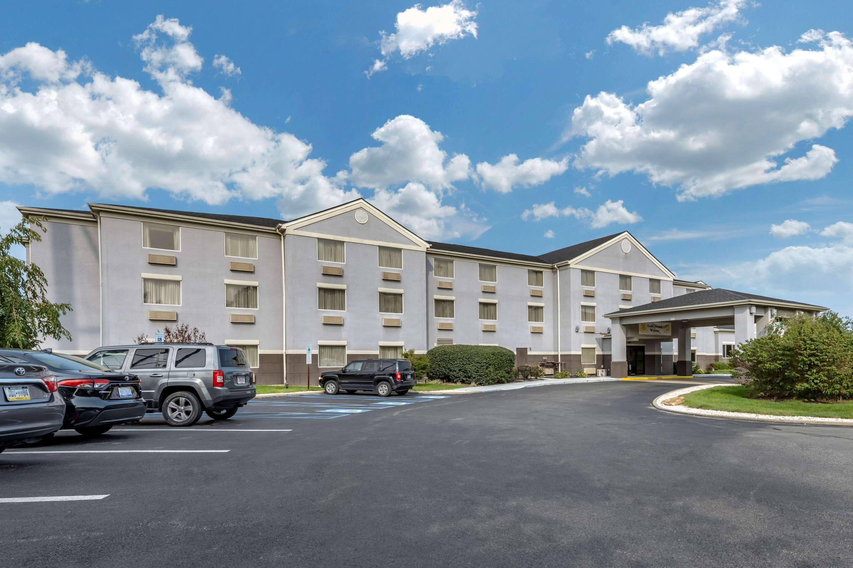 Comfort Inn & Suites Butler Exterior photo