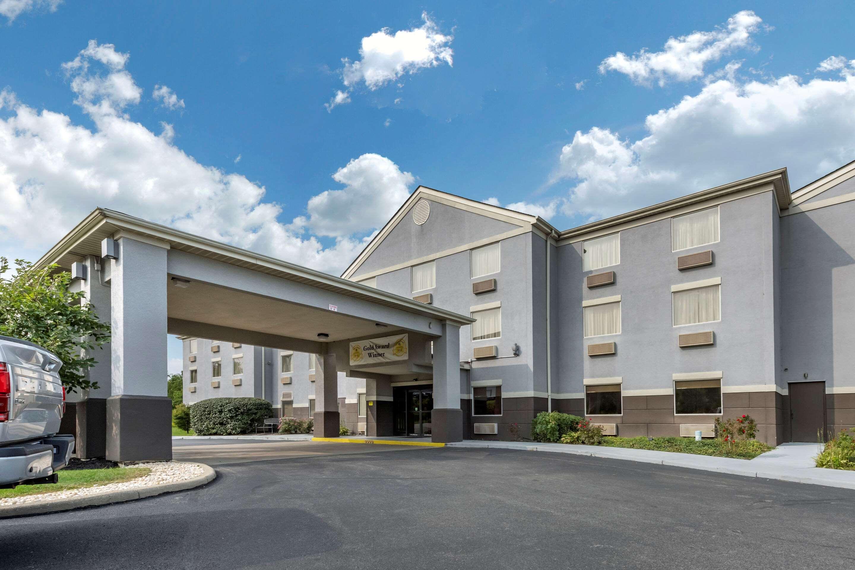 Comfort Inn & Suites Butler Exterior photo