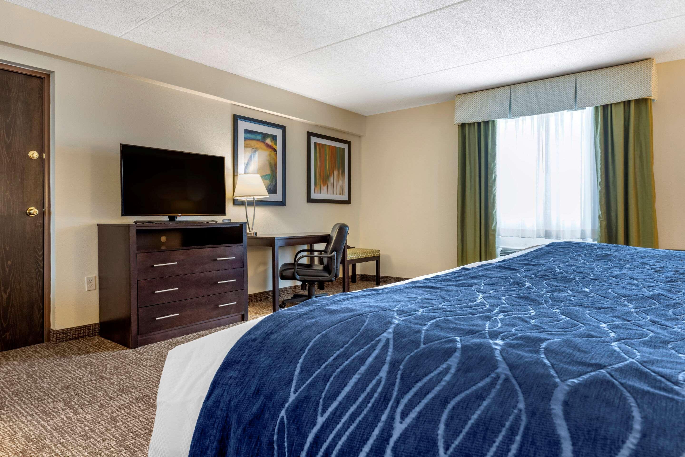 Comfort Inn & Suites Butler Exterior photo
