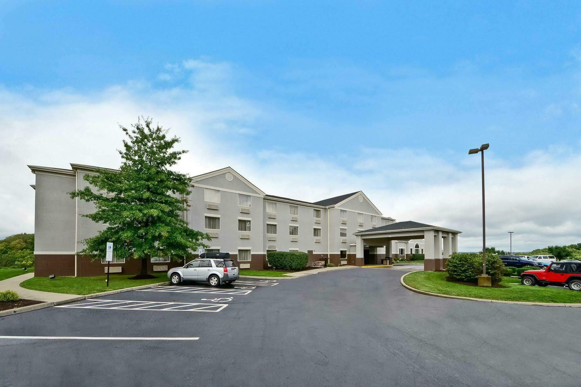 Comfort Inn & Suites Butler Exterior photo