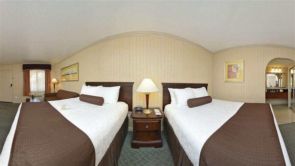 Comfort Inn & Suites Butler Exterior photo